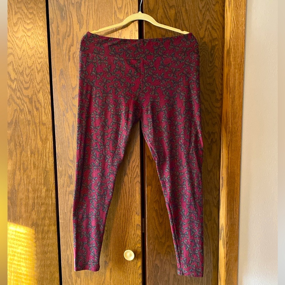 LuLaRoe Leggings Butterfly/Lady Bug Red and Olive green Size Tall & Curvy